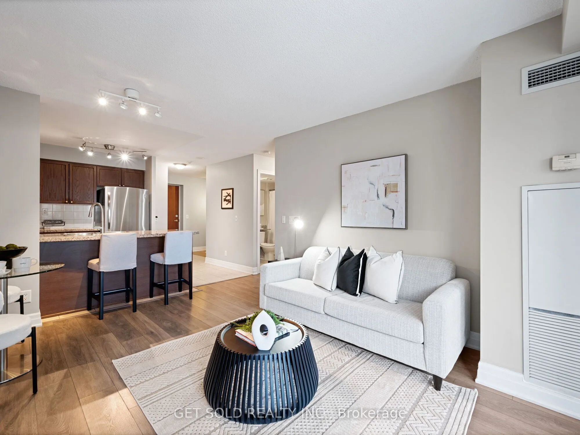 5 Michael Power Place, #906