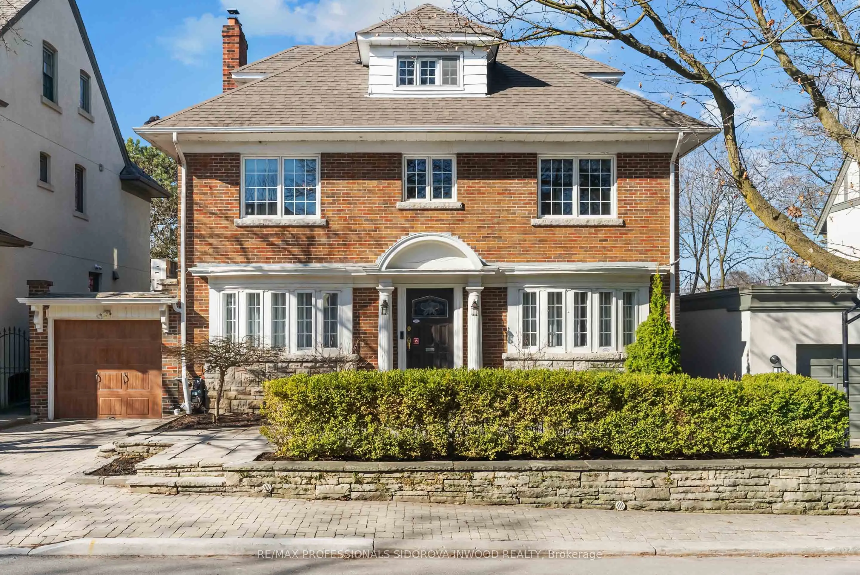 6 Grenadier Heights