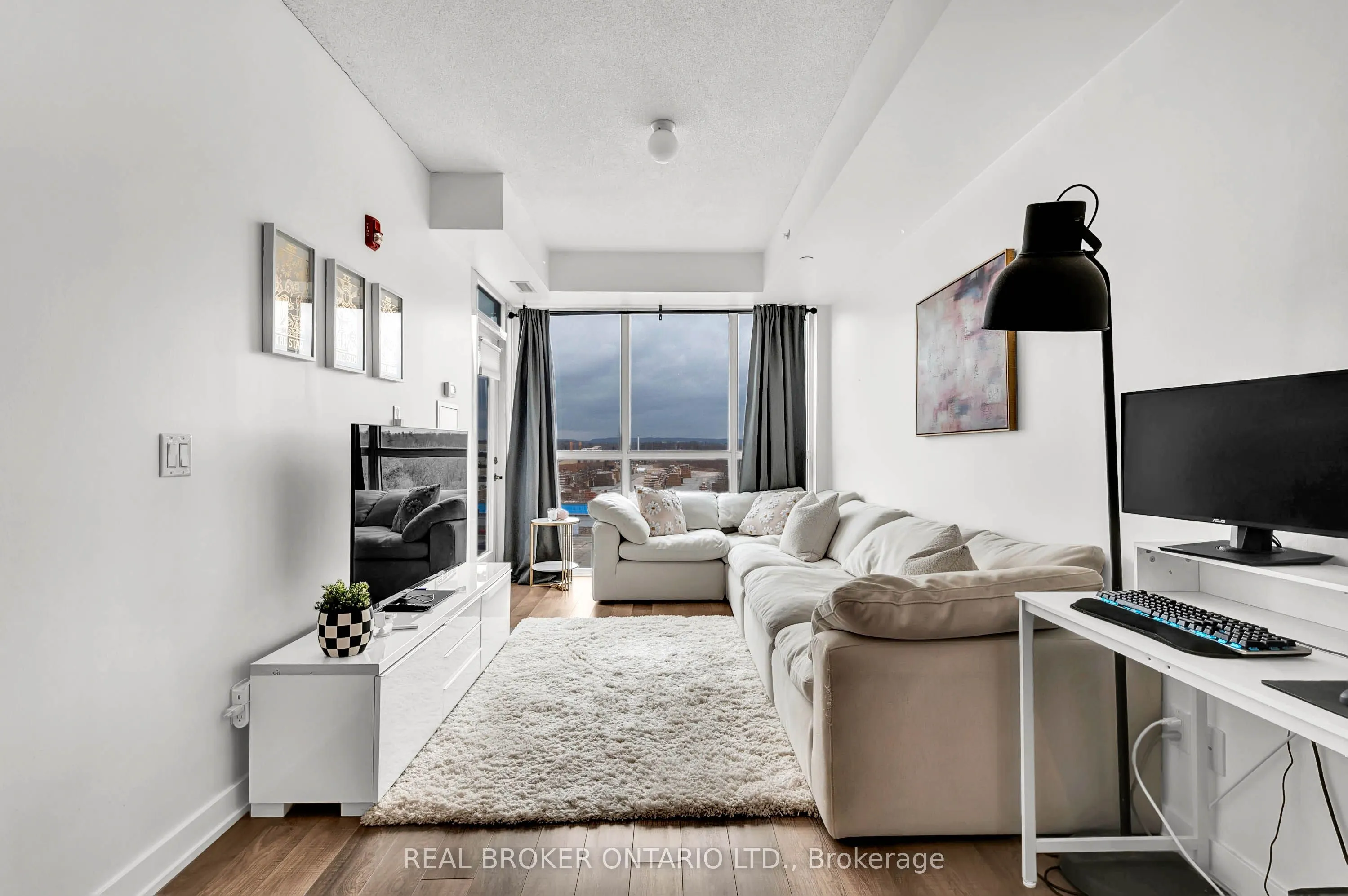5240 Dundas Street, #607