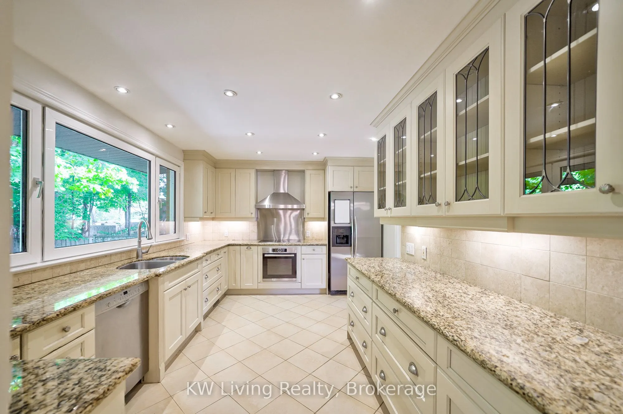 6 Hillavon Drive
