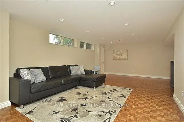 6 Hillavon Drive