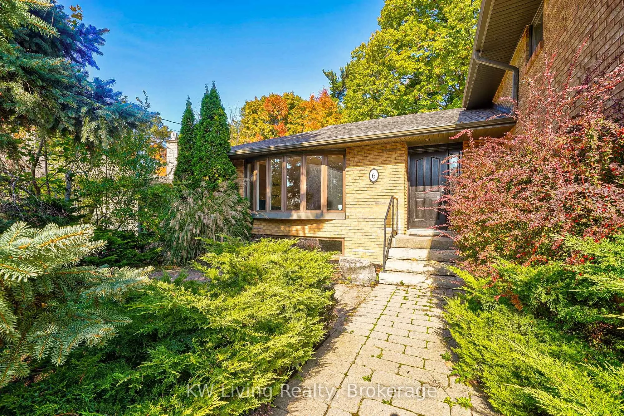6 Hillavon Drive