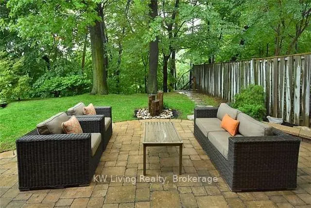 6 Hillavon Drive