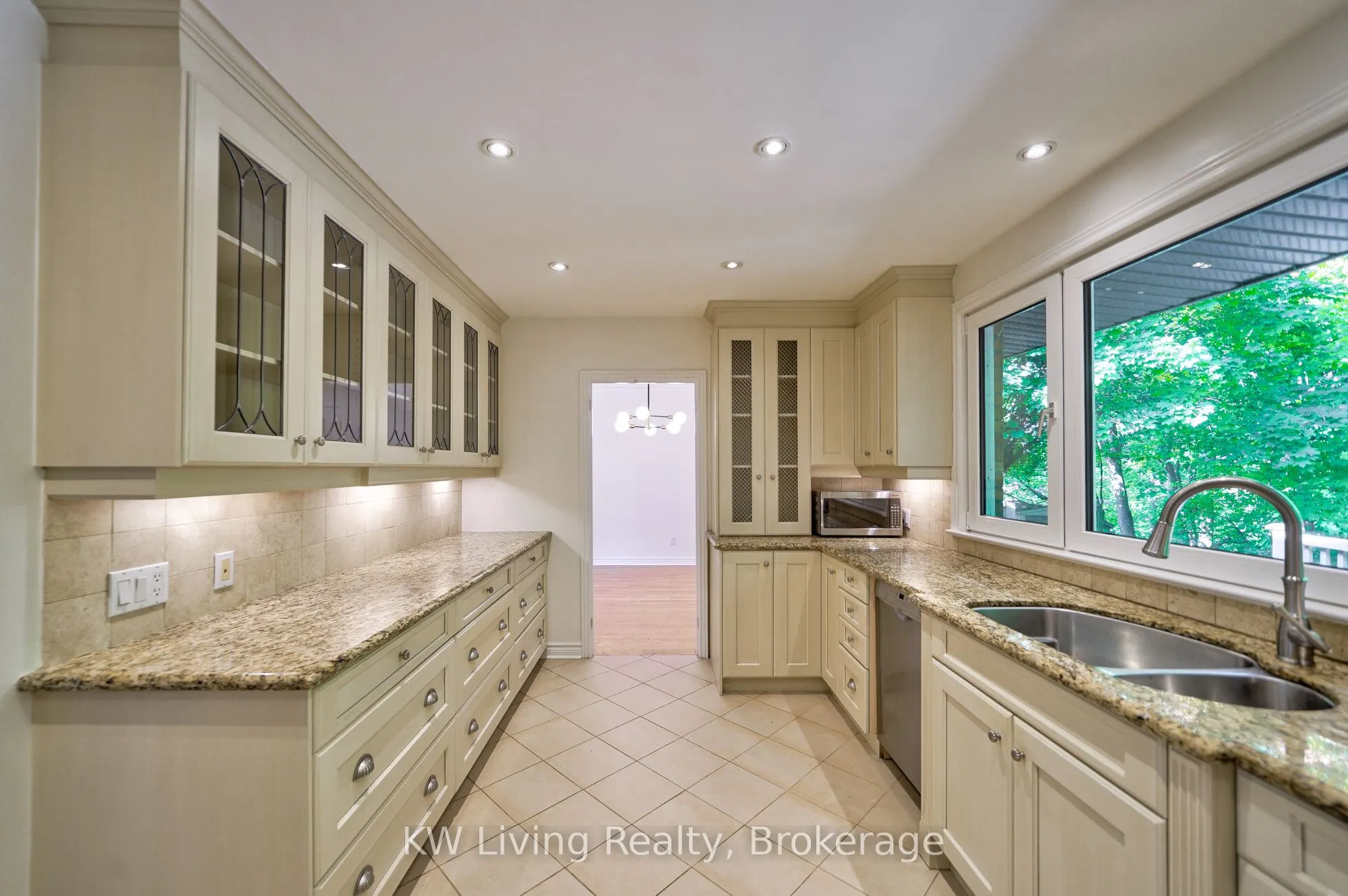 6 Hillavon Drive