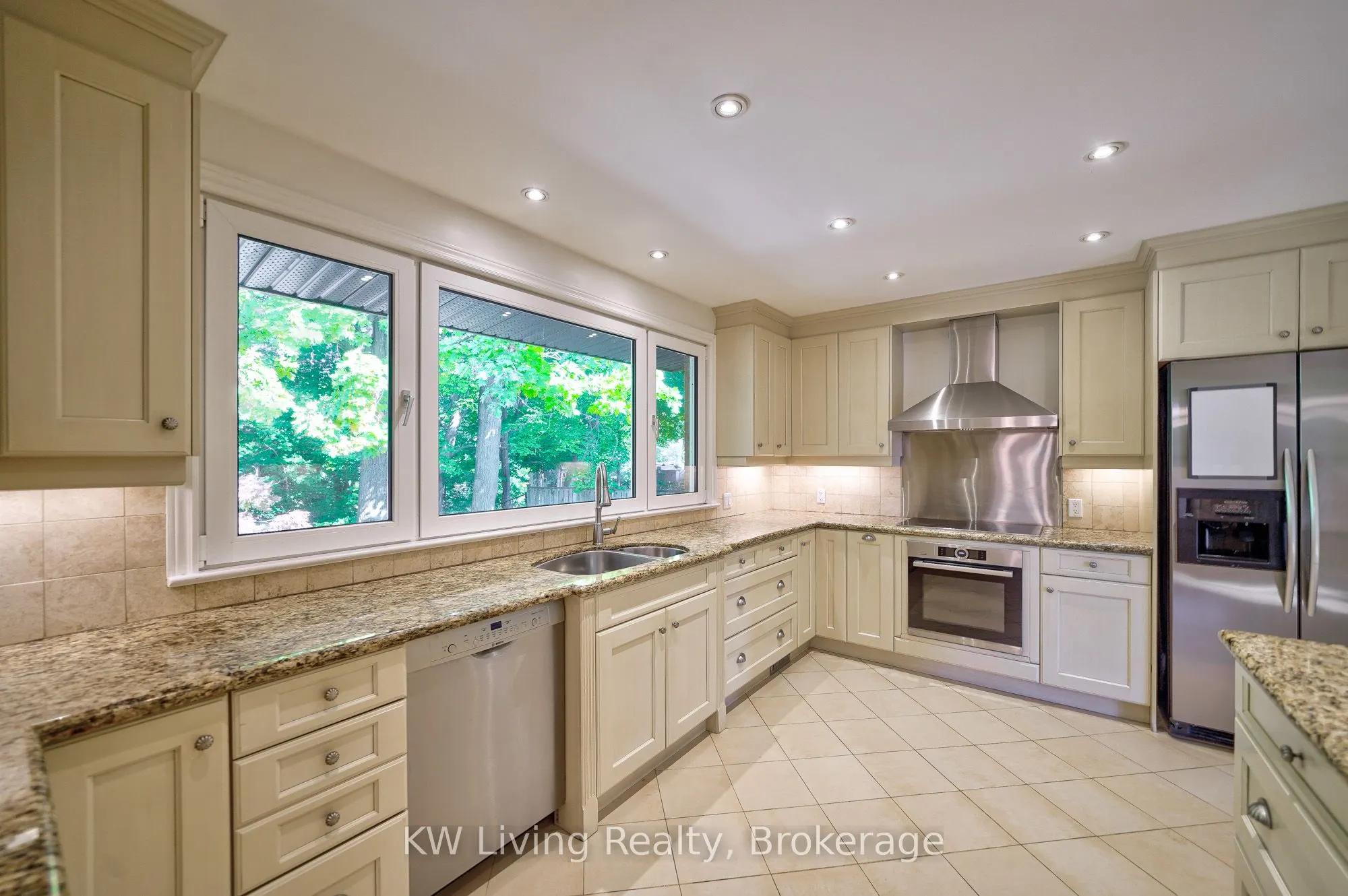 6 Hillavon Drive