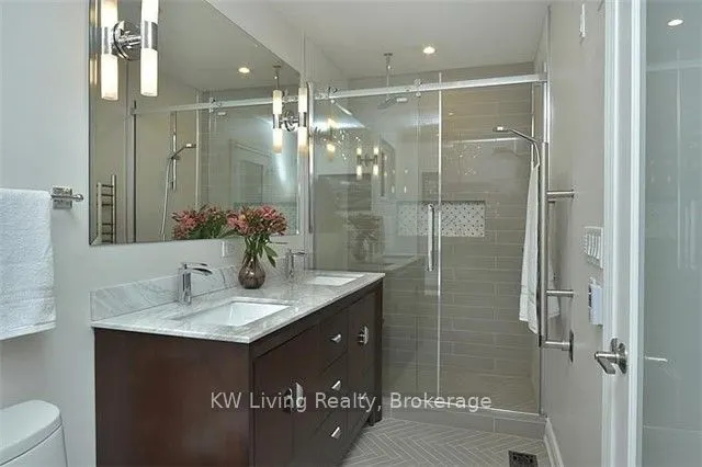 6 Hillavon Drive