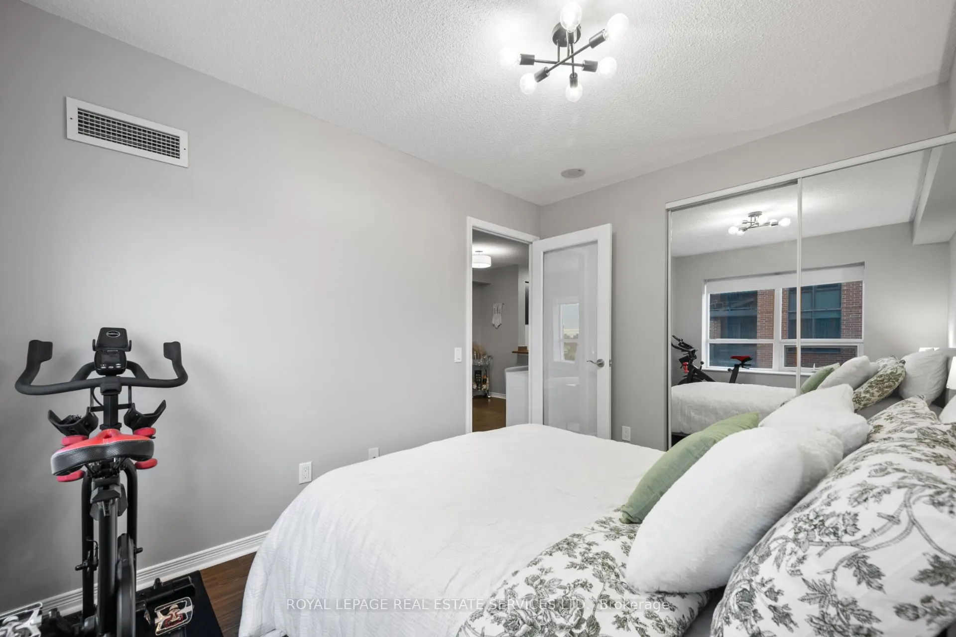 60 Heintzman Street #834