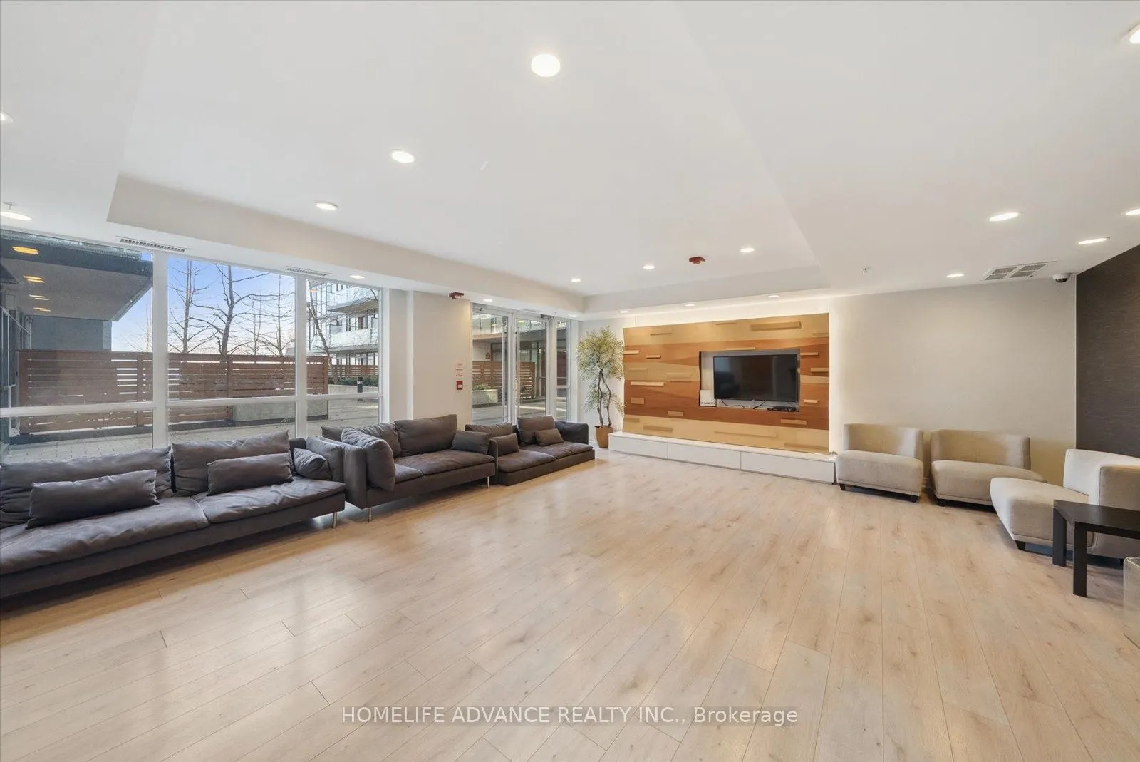 15 James Finlay Way, #1117