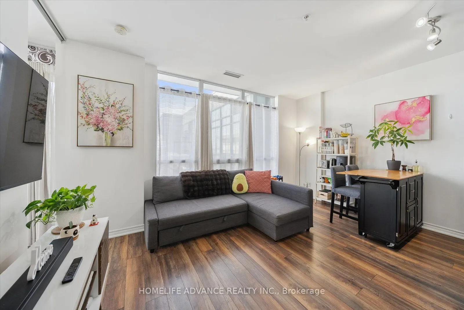 15 James Finlay Way, #1117
