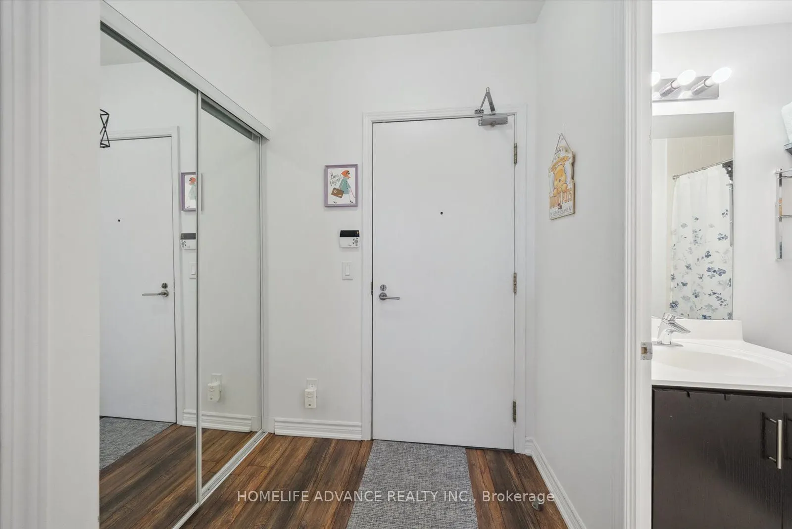 15 James Finlay Way, #1117