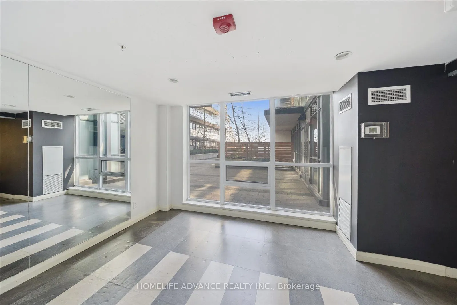 15 James Finlay Way, #1117