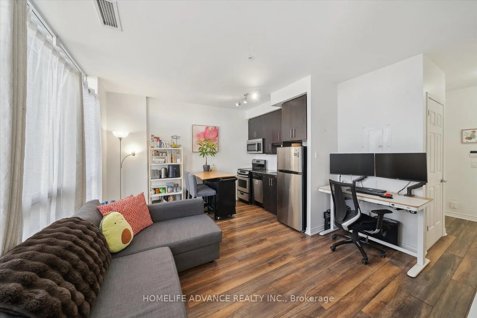 15 James Finlay Way, #1117