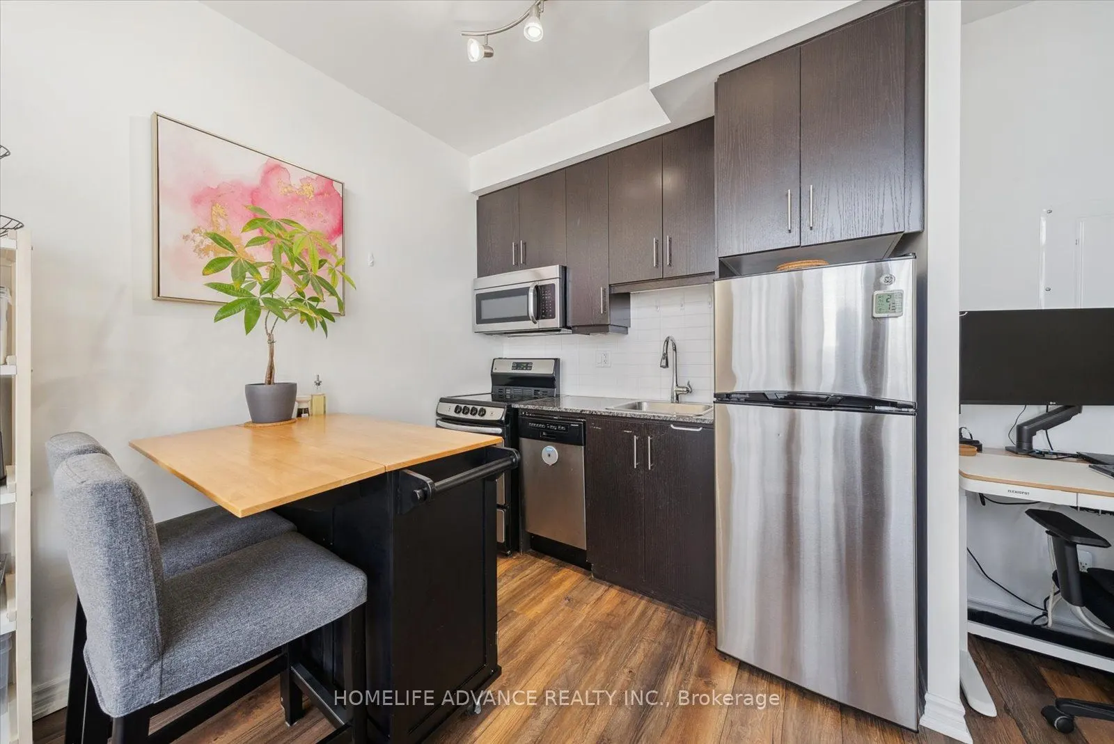 15 James Finlay Way, #1117