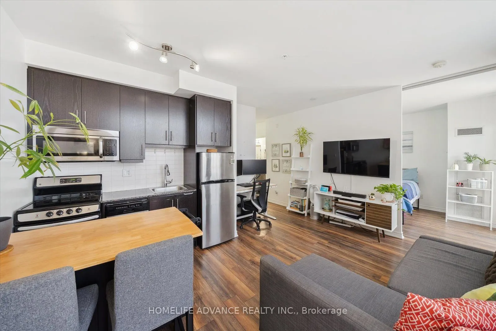 15 James Finlay Way, #1117