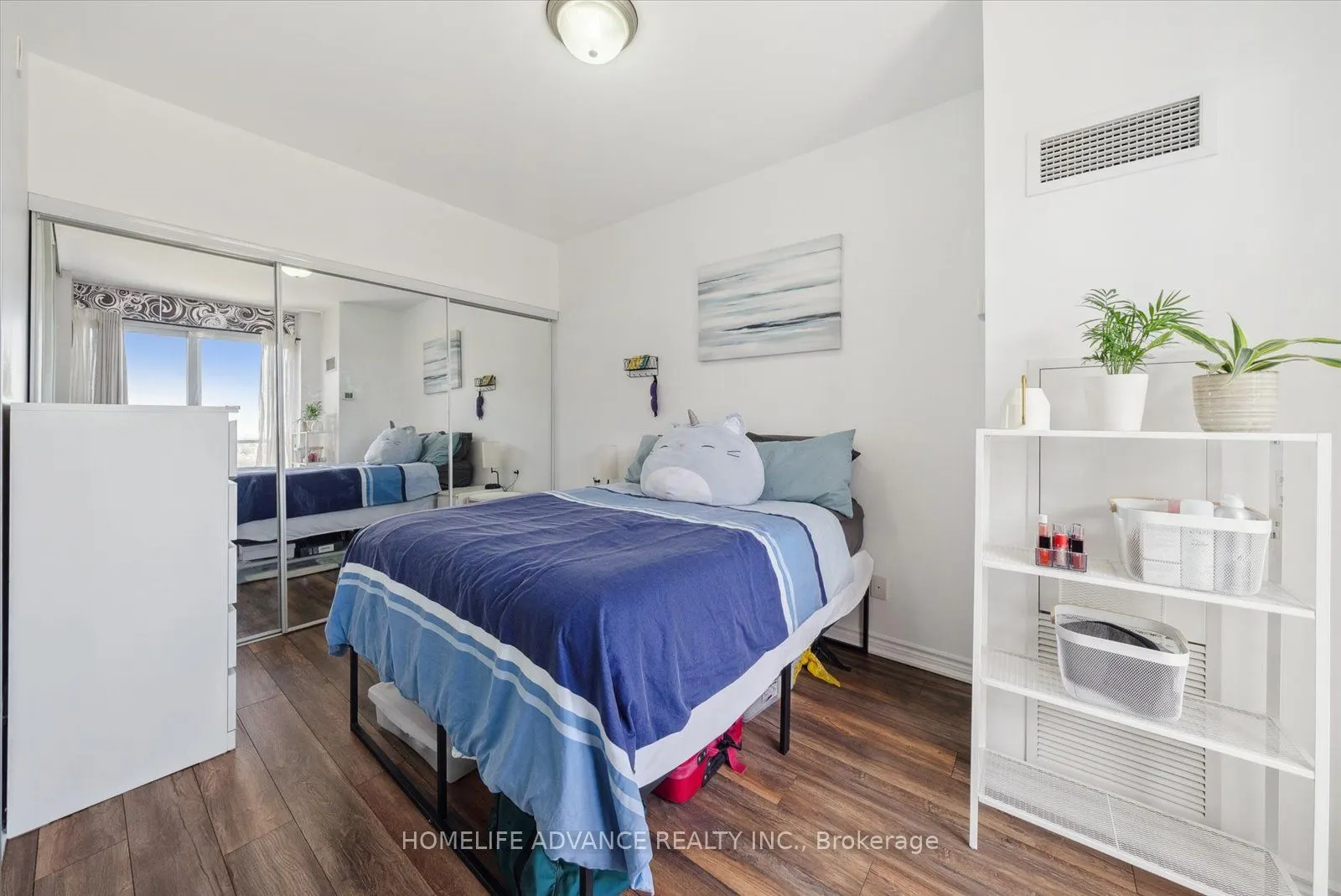 15 James Finlay Way, #1117