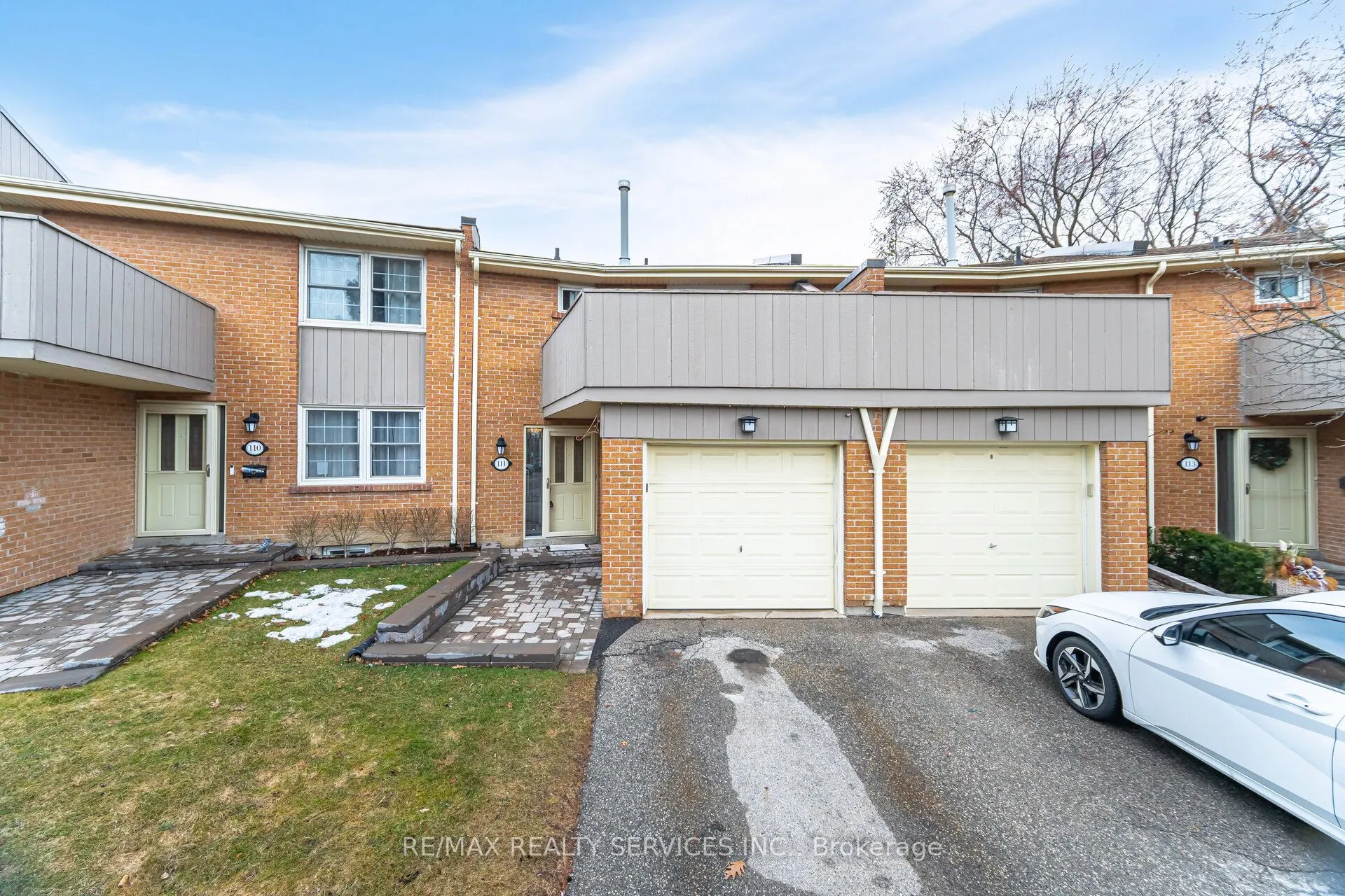 1951 Rathburn Road E, #111