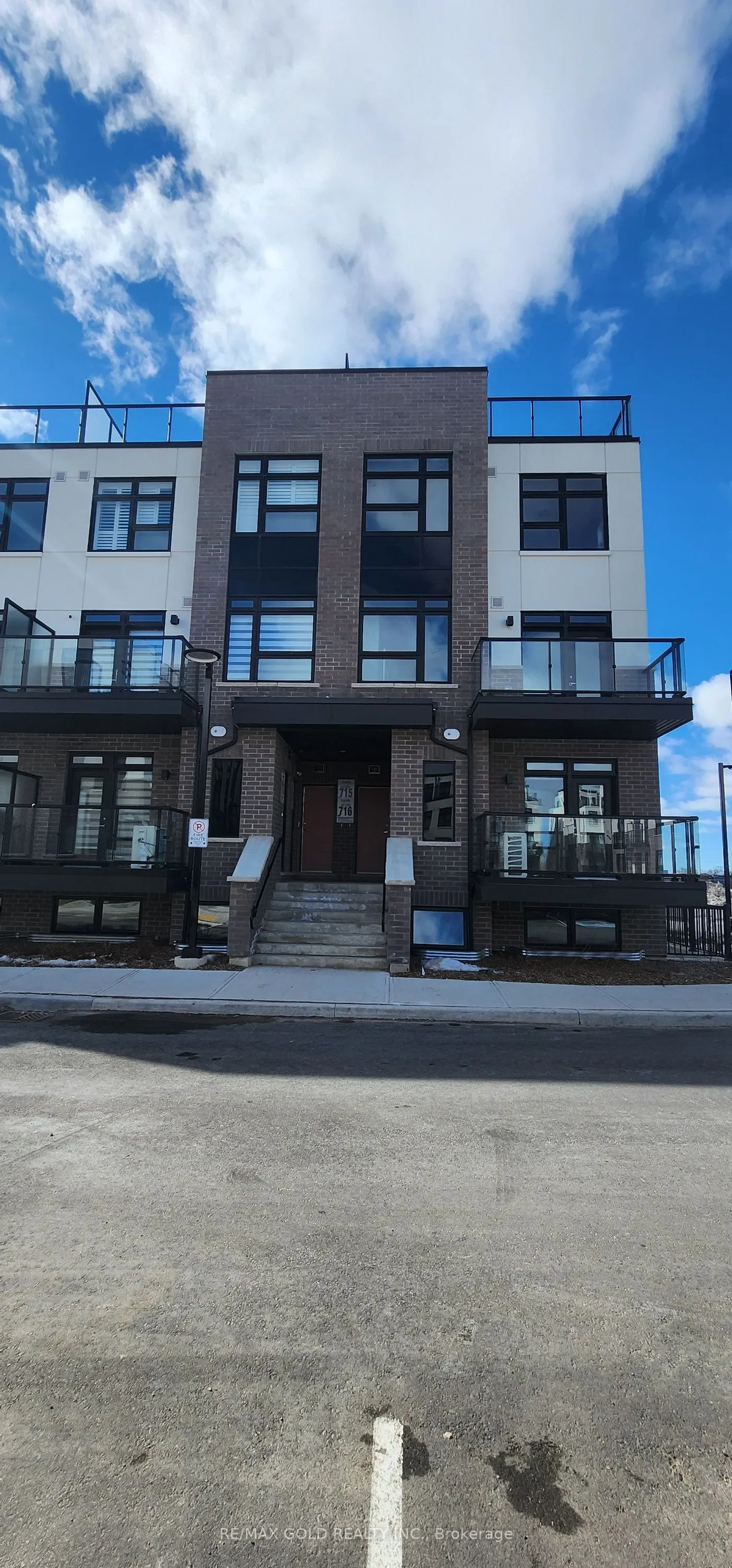 1589 Rose Way, #118
