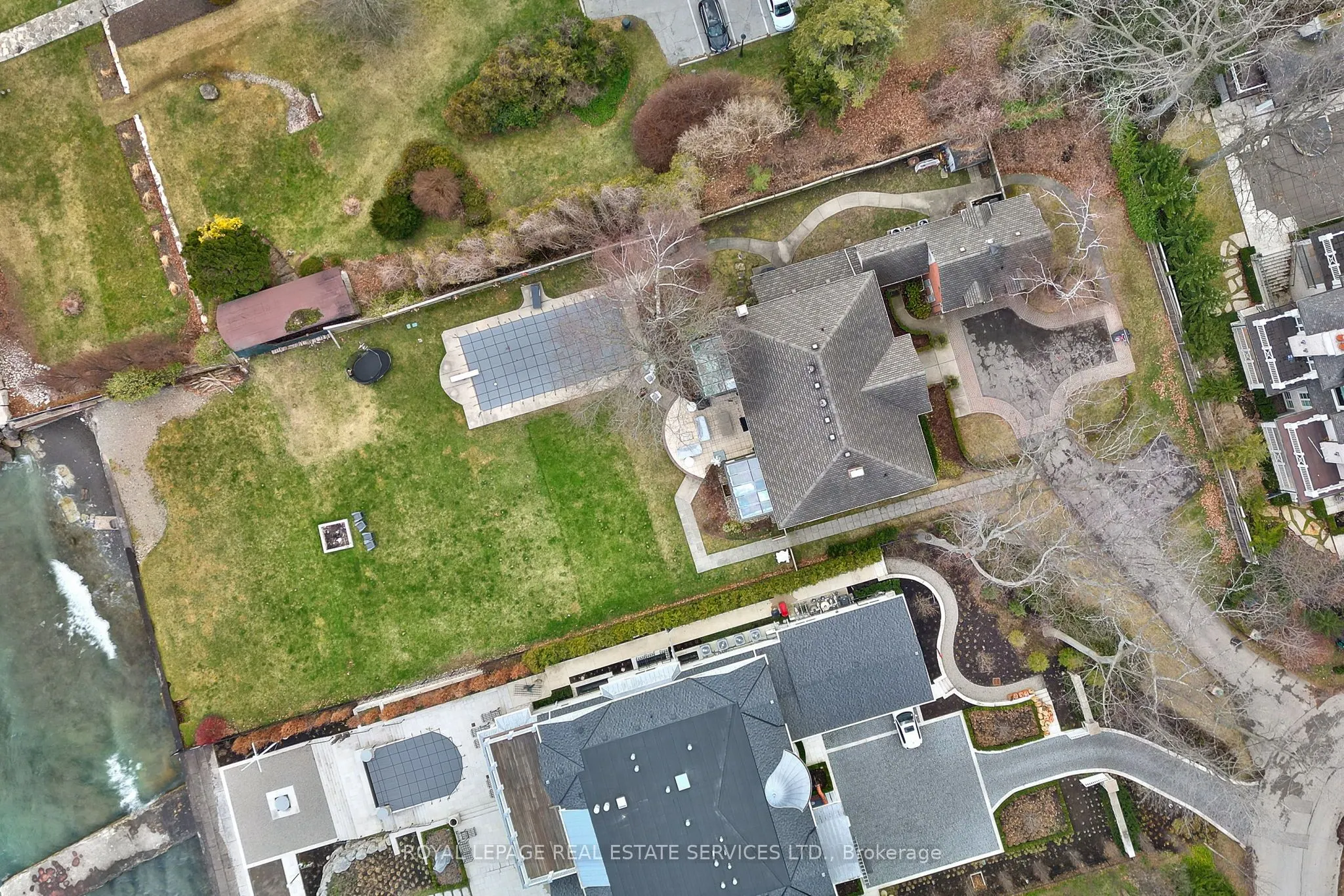 16 Ennisclare Drive W