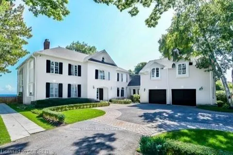 16 Ennisclare Drive W