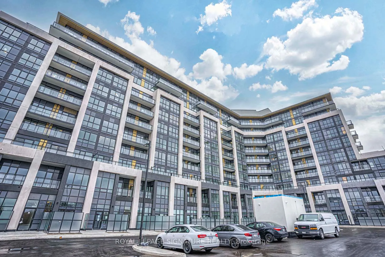 405 Dundas Street W, #218