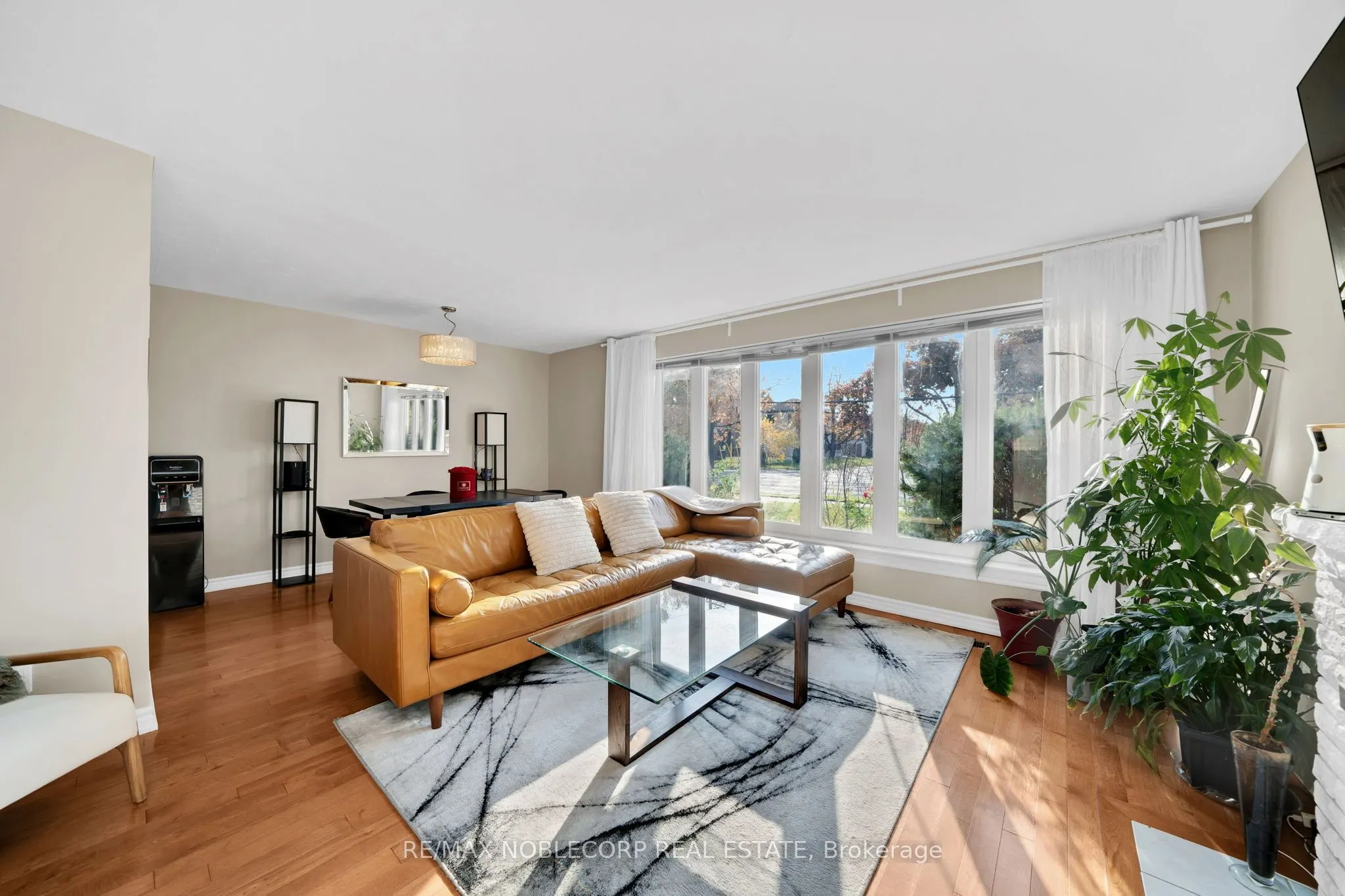 4230 Bloor Street W