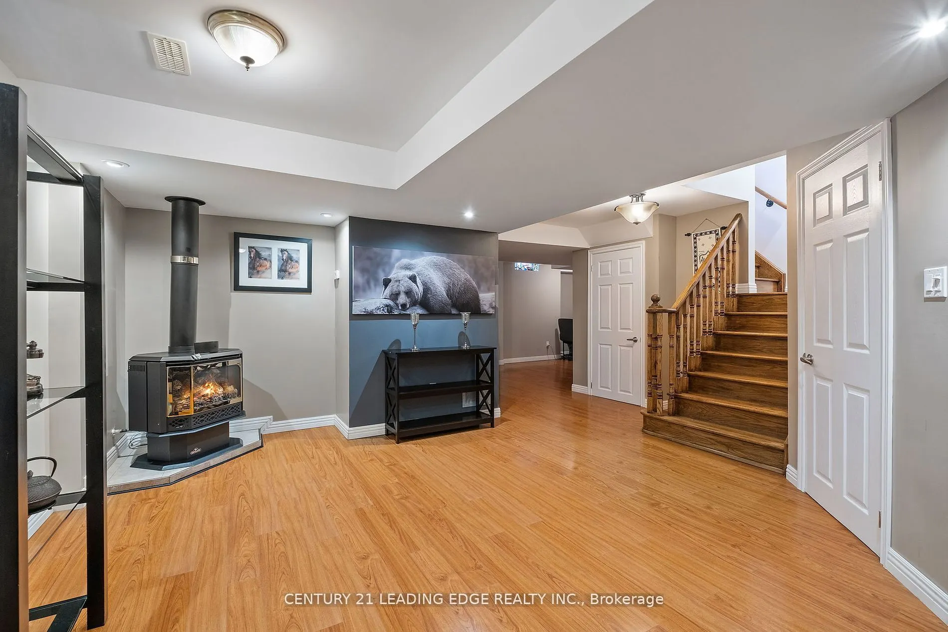 24 Lightheart Drive N