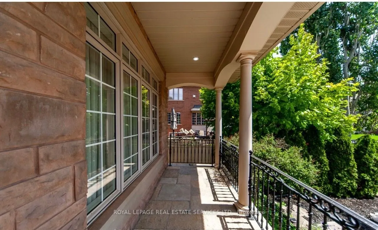 1387 Ferncrest Road