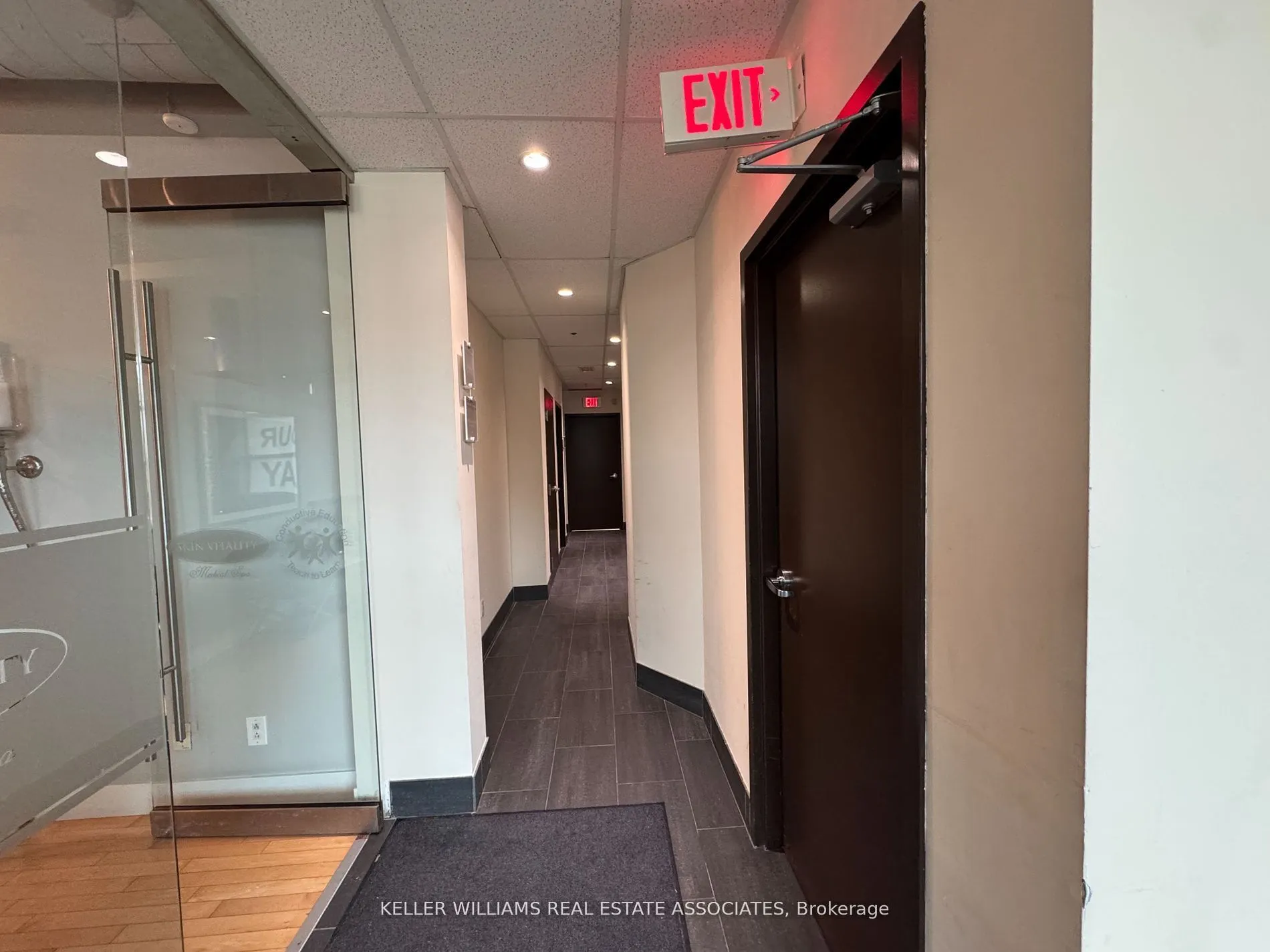 125 Lakeshore Road E, #203