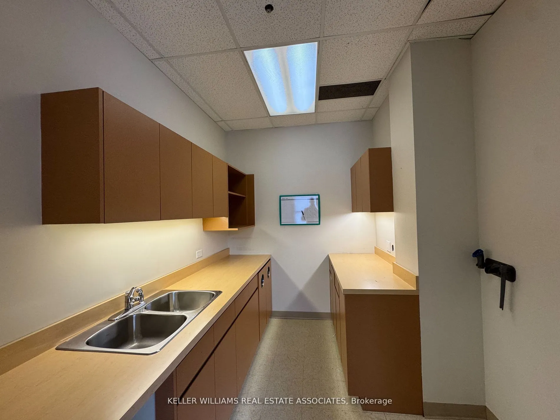 125 Lakeshore Road E, #203