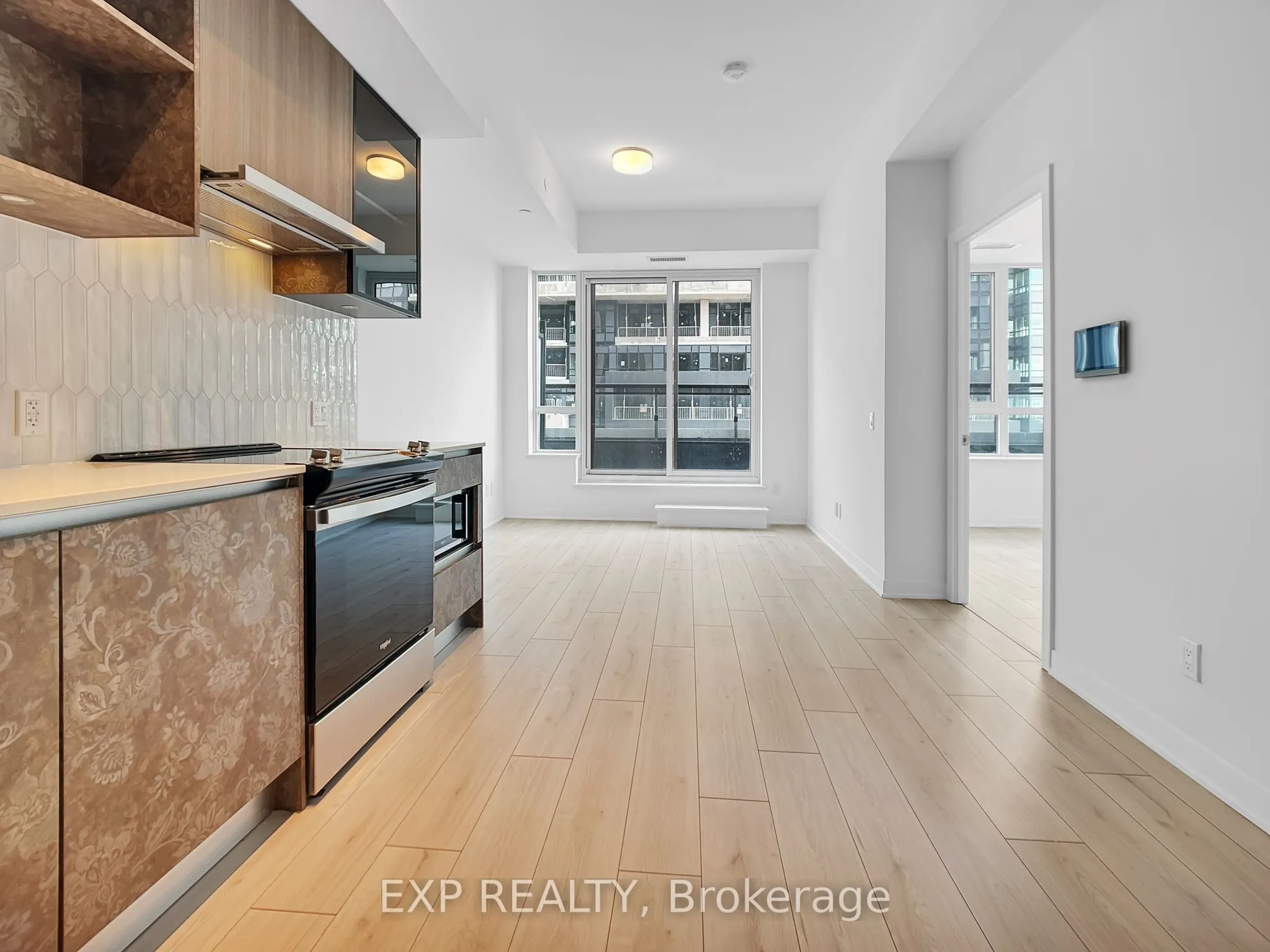 405 Dundas Street W, #322