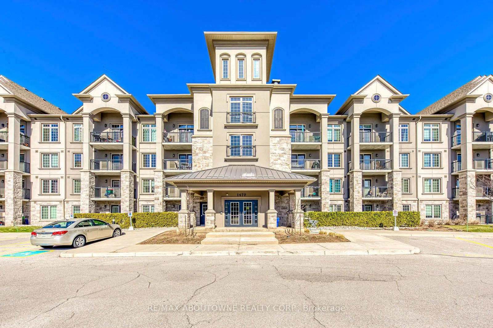 1470 Main Street E, #411