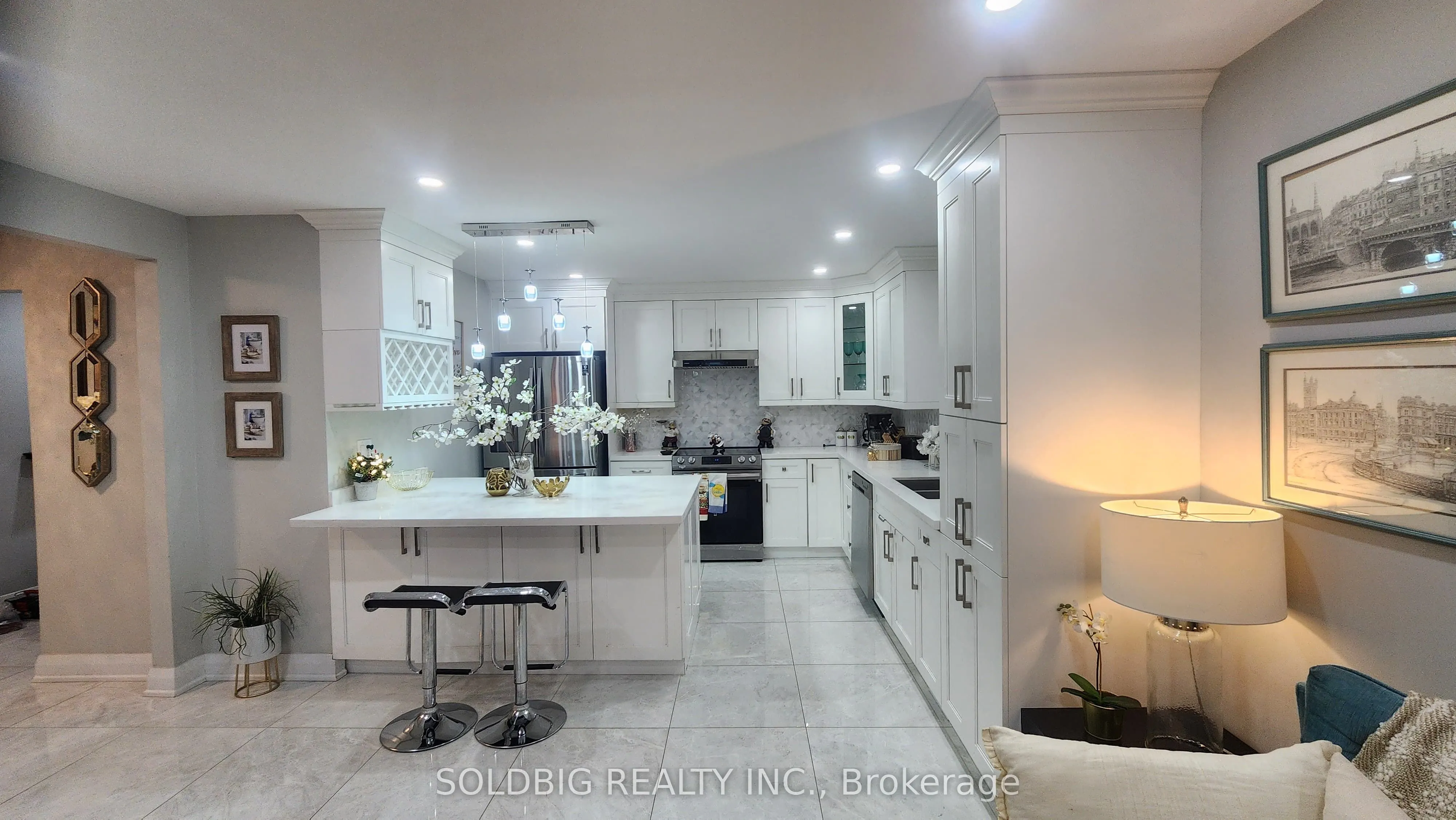 4079 Trapper Crescent, #Upper