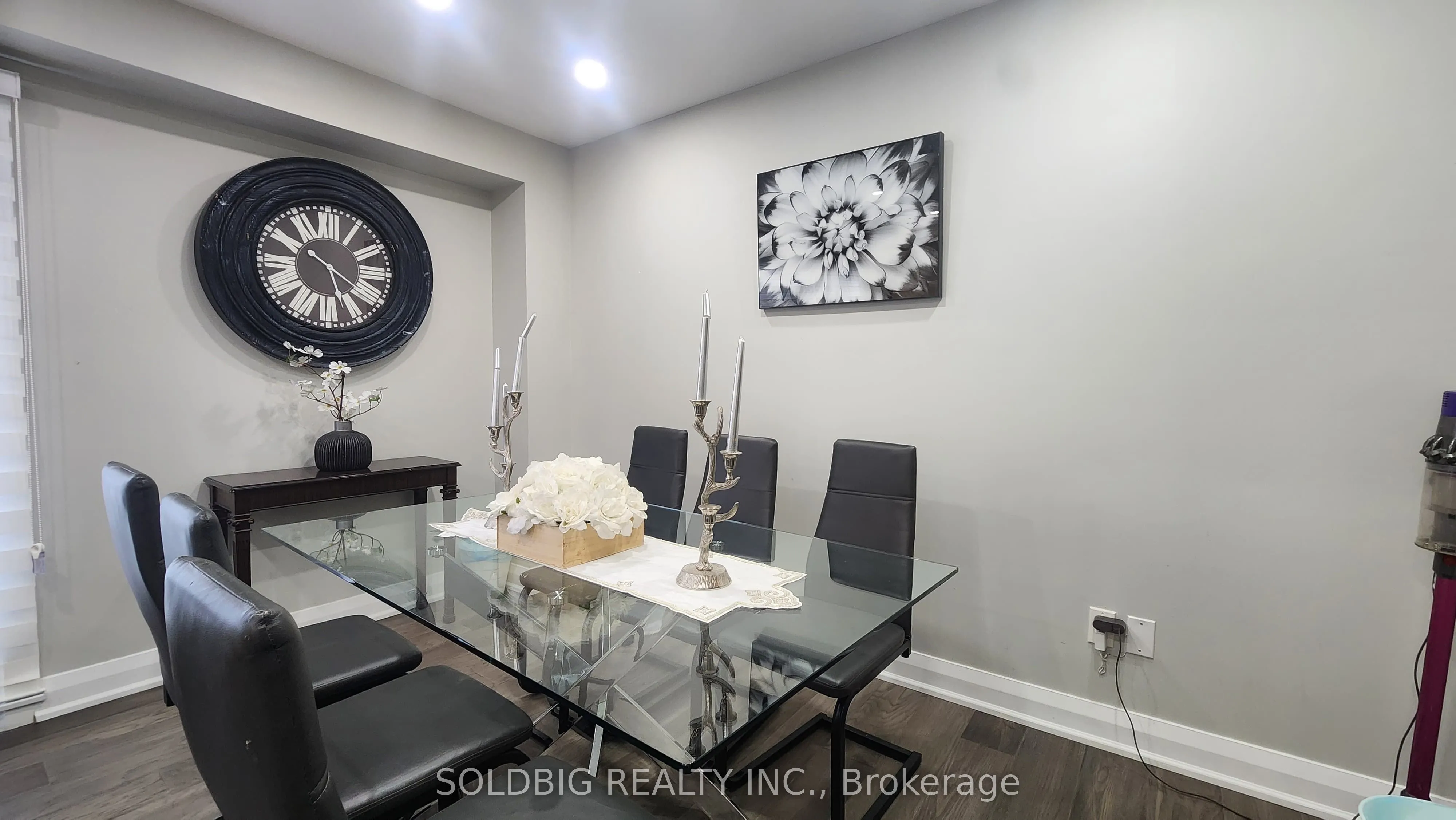4079 Trapper Crescent, #Upper