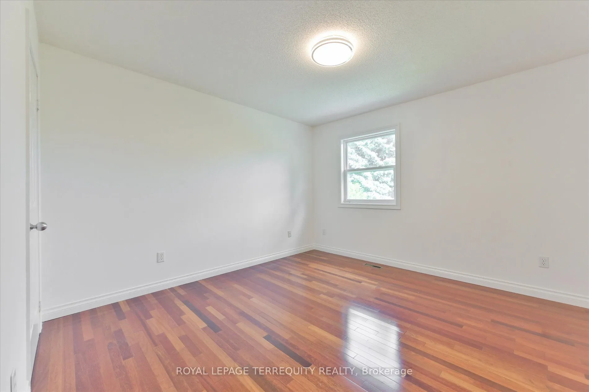 2216 Dunvegan Avenue