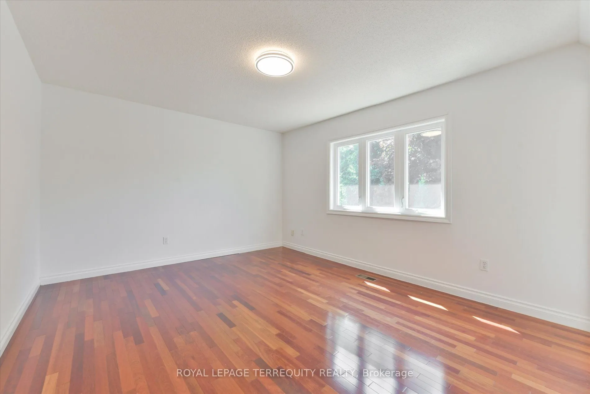 2216 Dunvegan Avenue