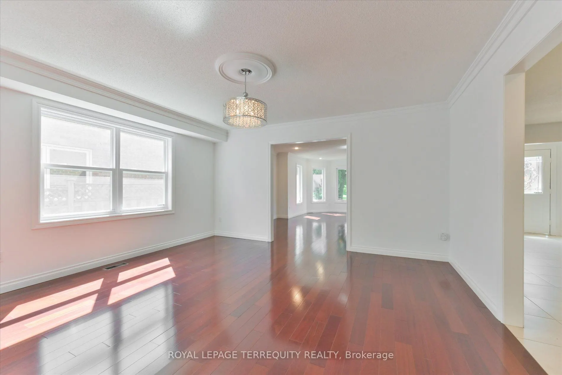 2216 Dunvegan Avenue