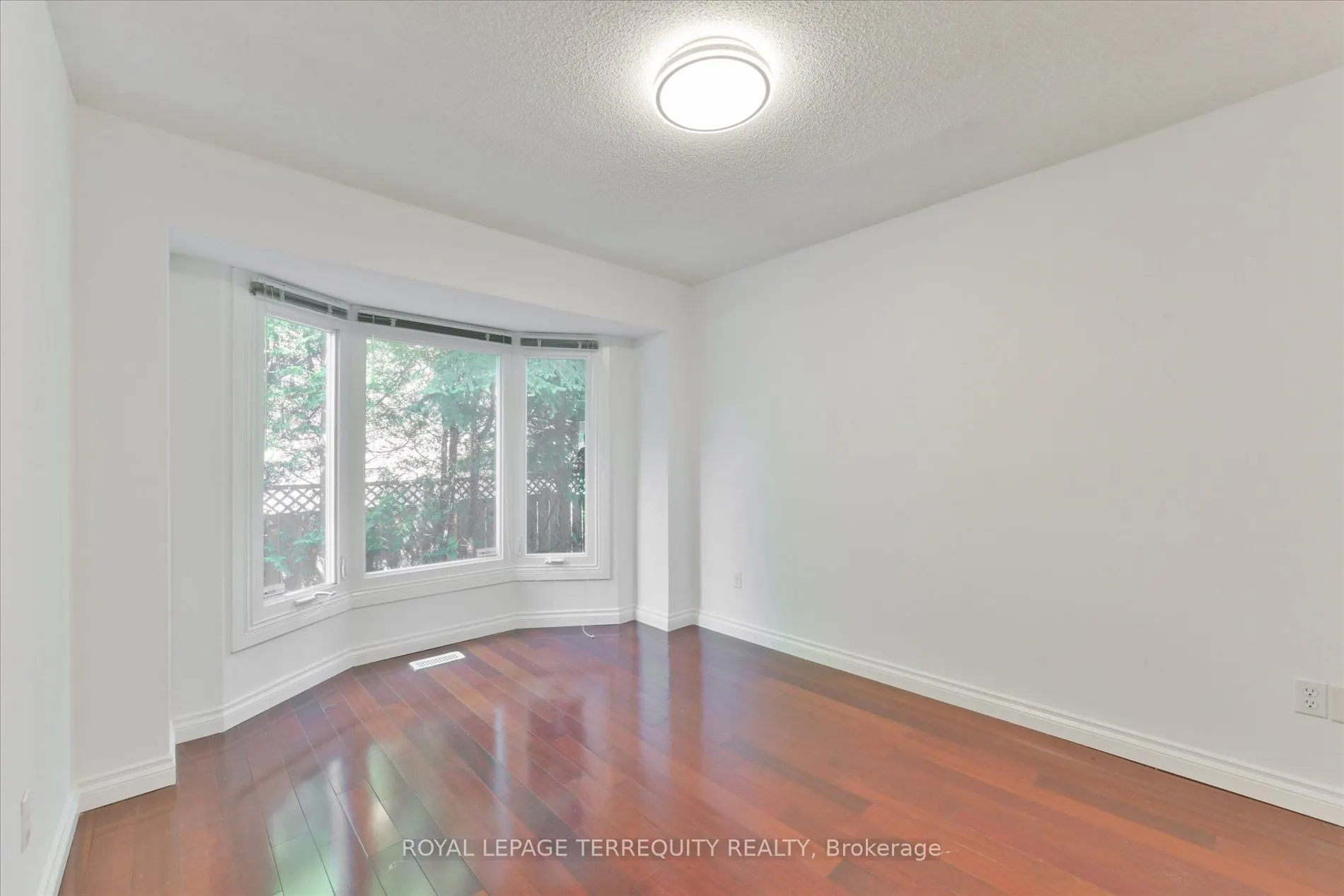 2216 Dunvegan Avenue