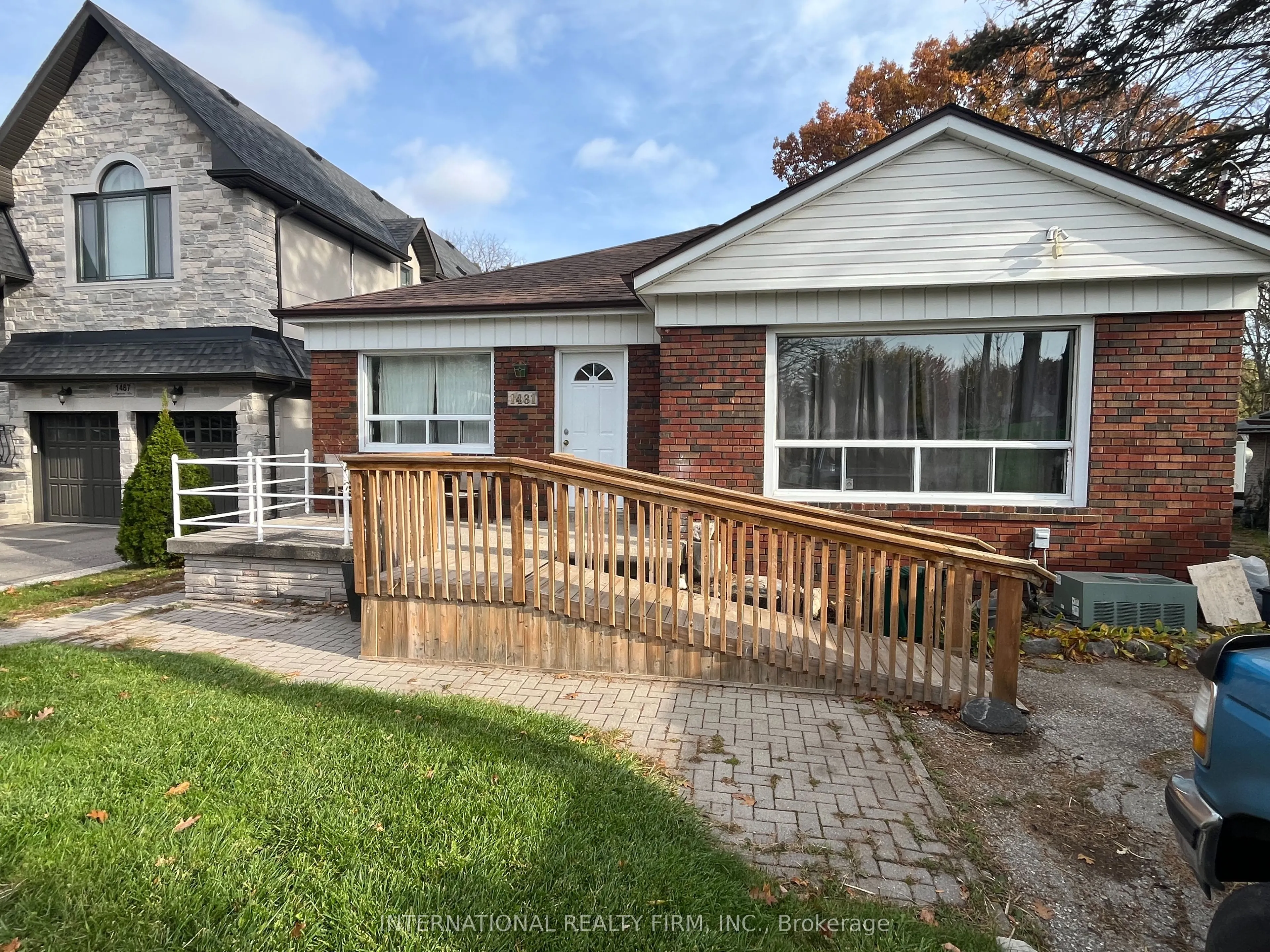 1481 Myron Drive W