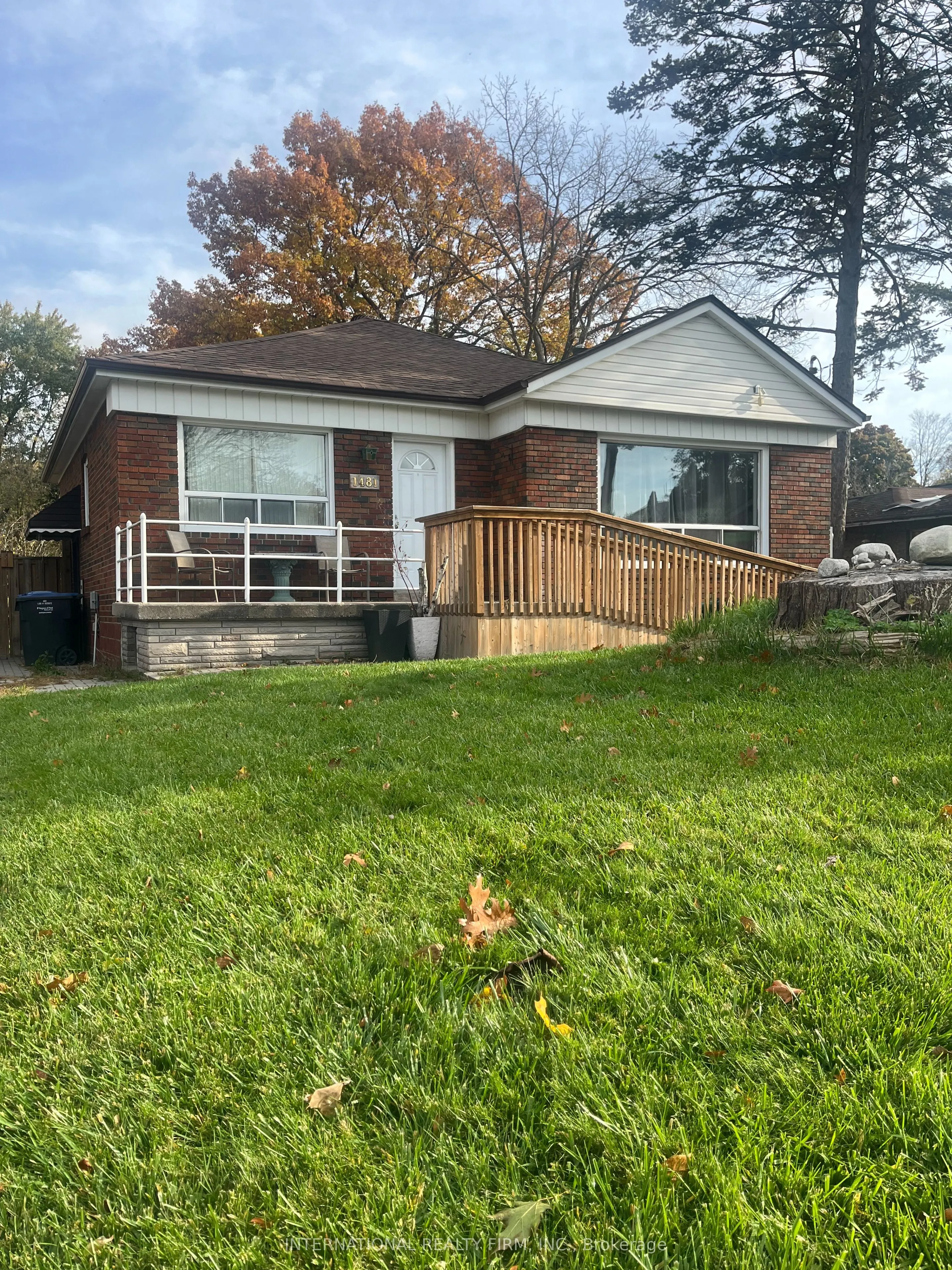 1481 Myron Drive W