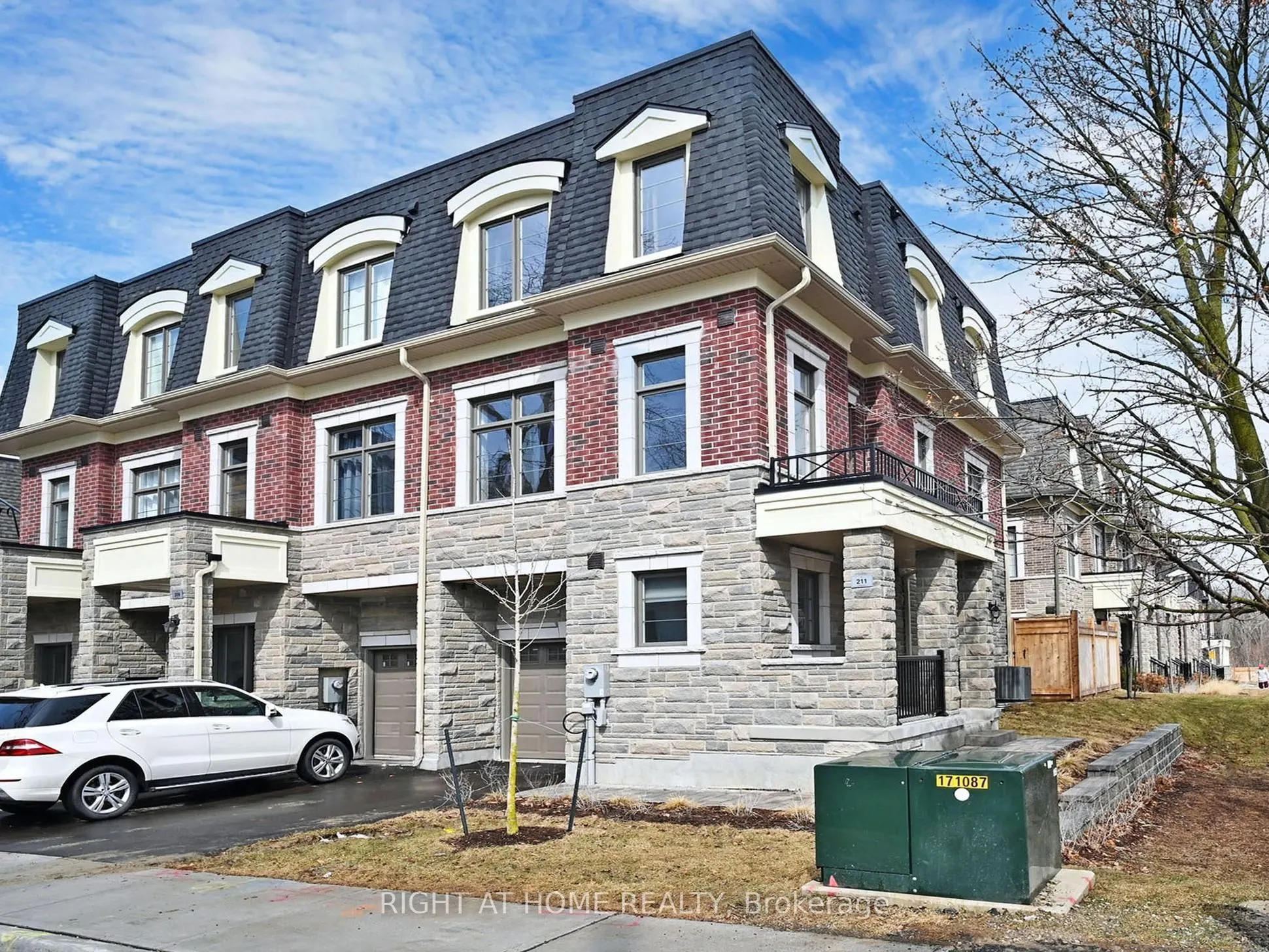 211 Wyndham Street