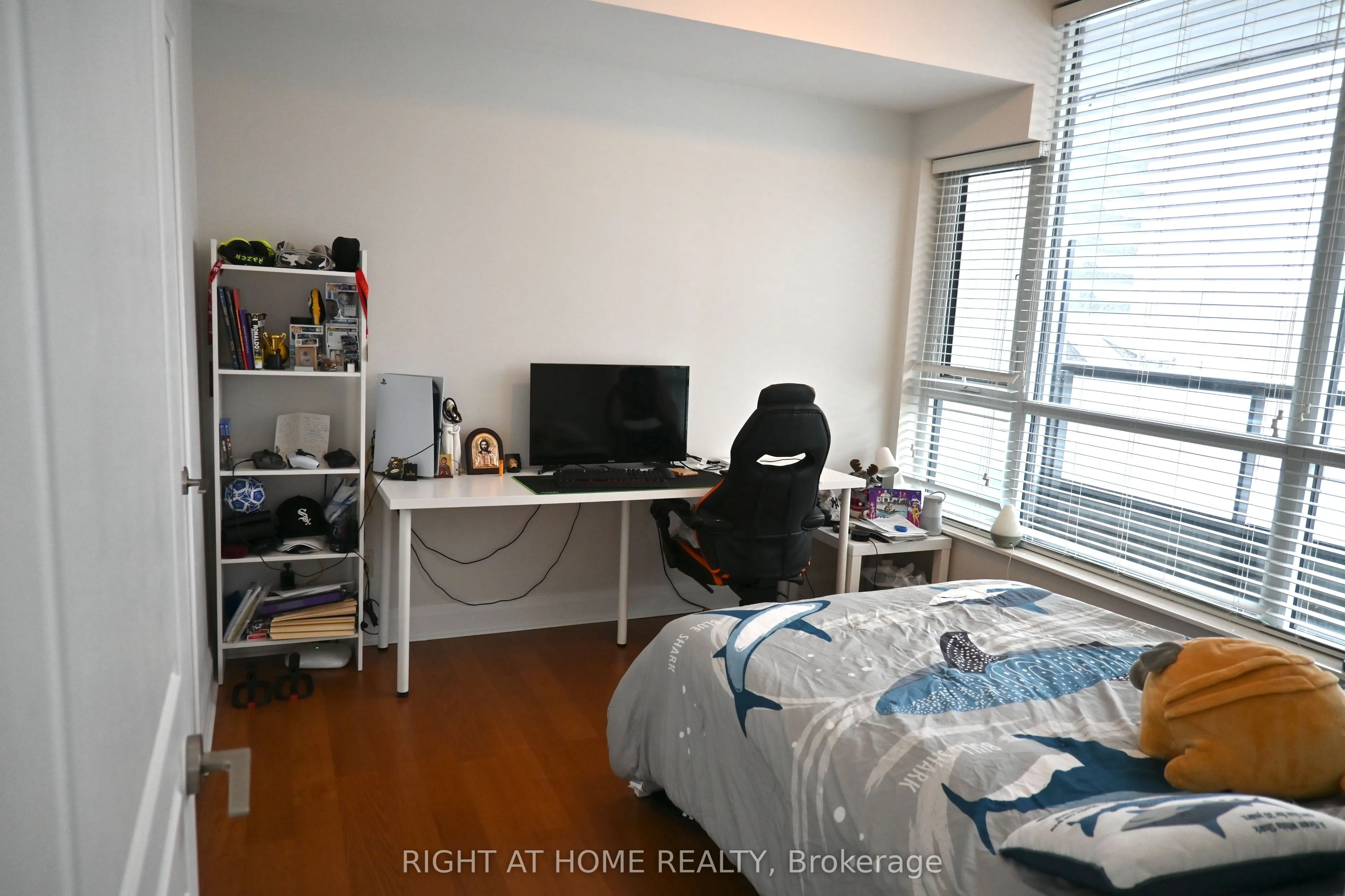 1 Hurontario Street #315