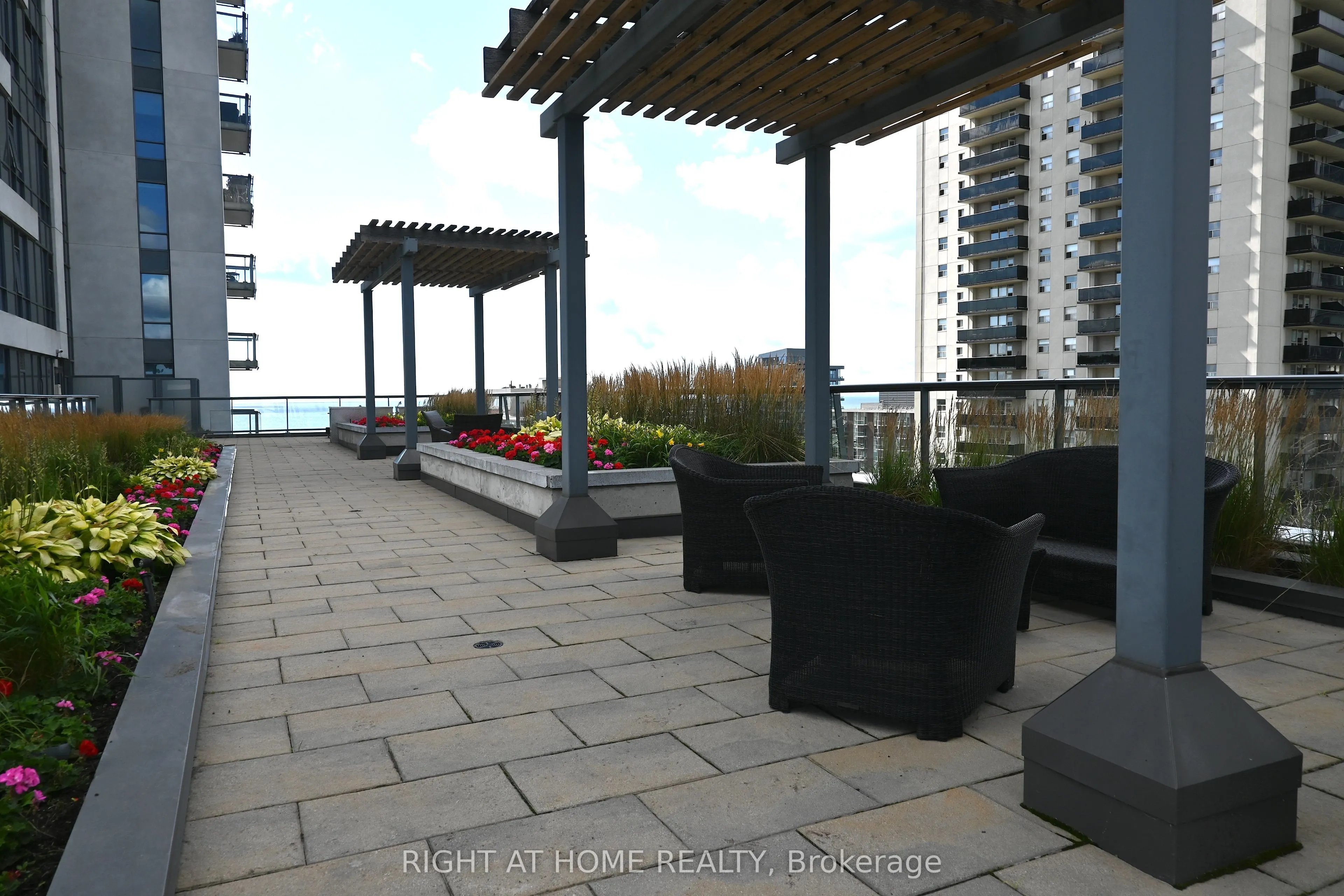 1 Hurontario Street #315