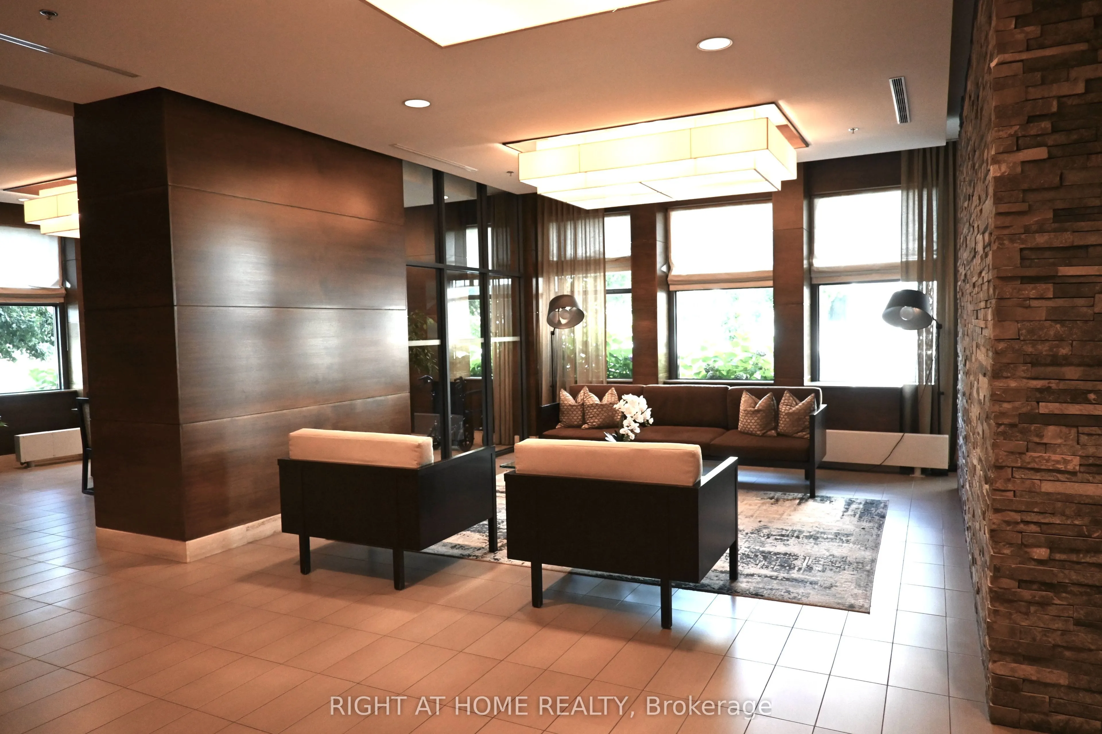1 Hurontario Street #315
