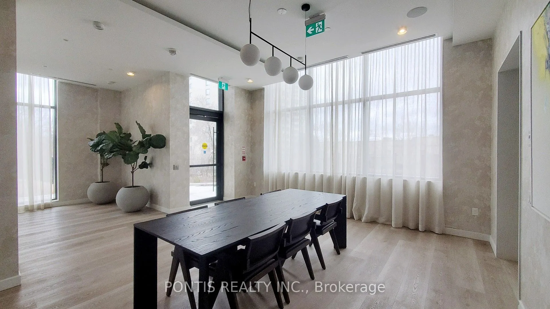 86 Dundas Street E #523