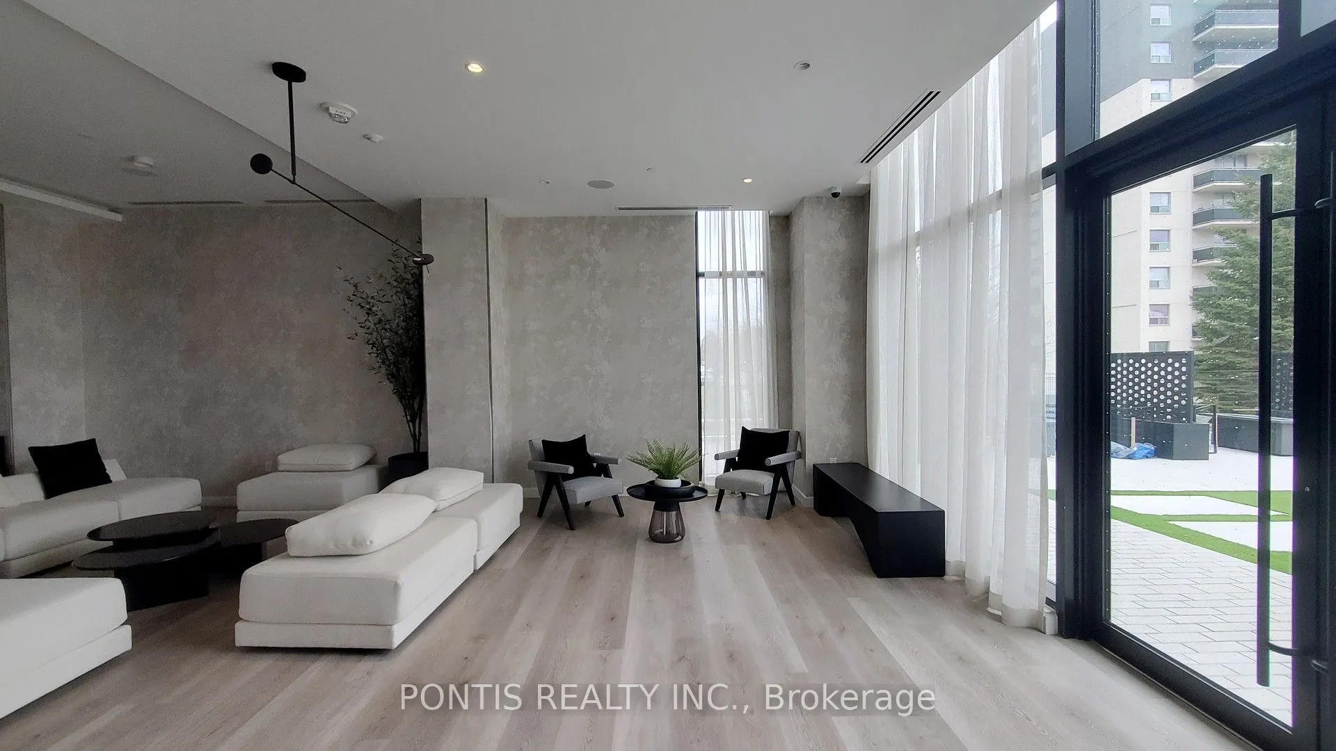 86 Dundas Street E #523