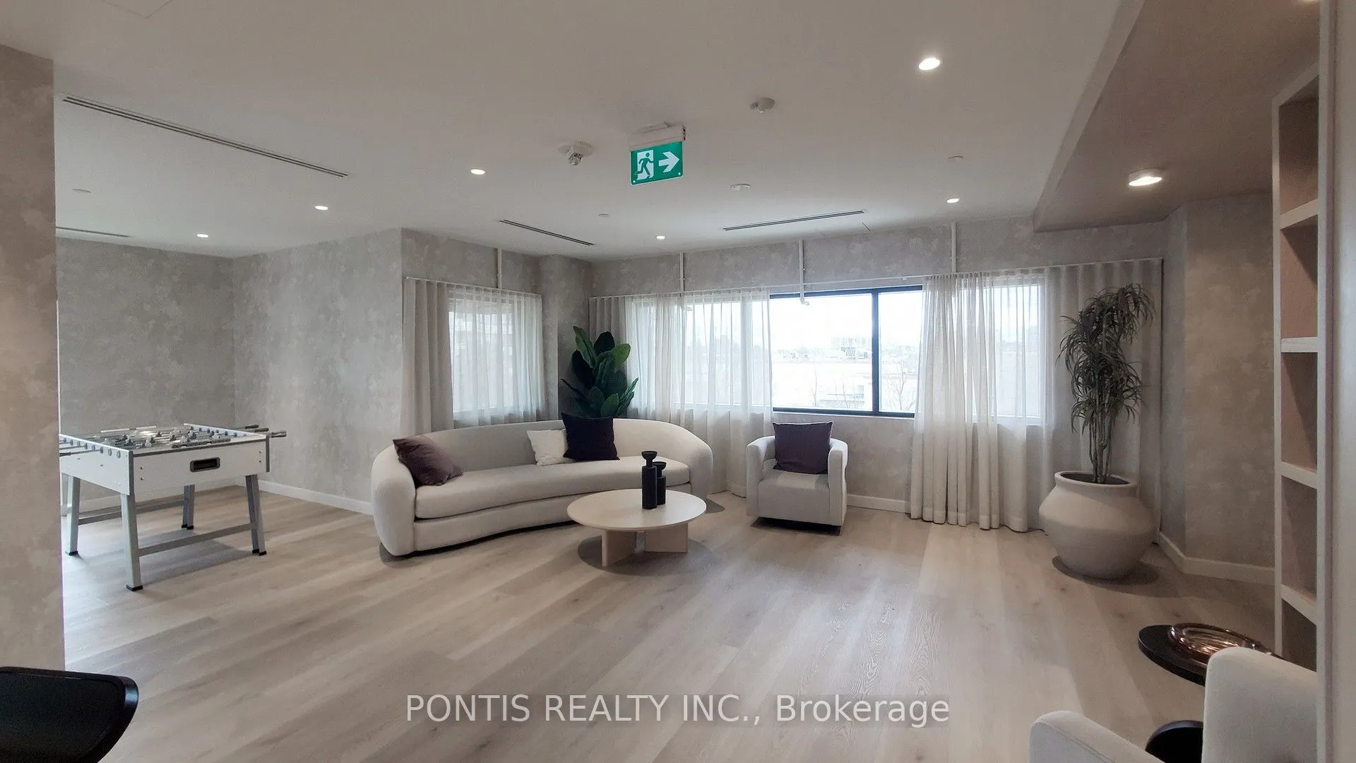 86 Dundas Street E #523
