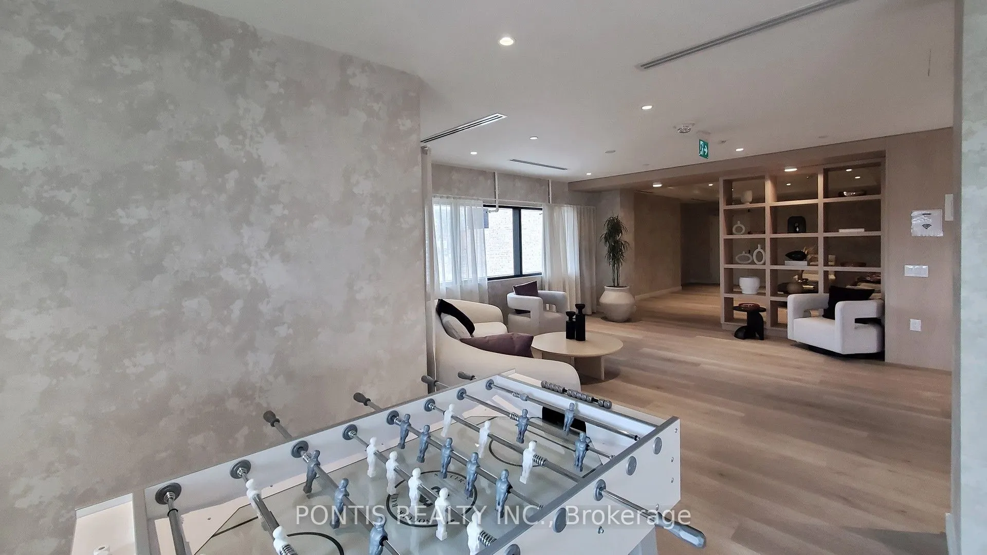 86 Dundas Street E #523