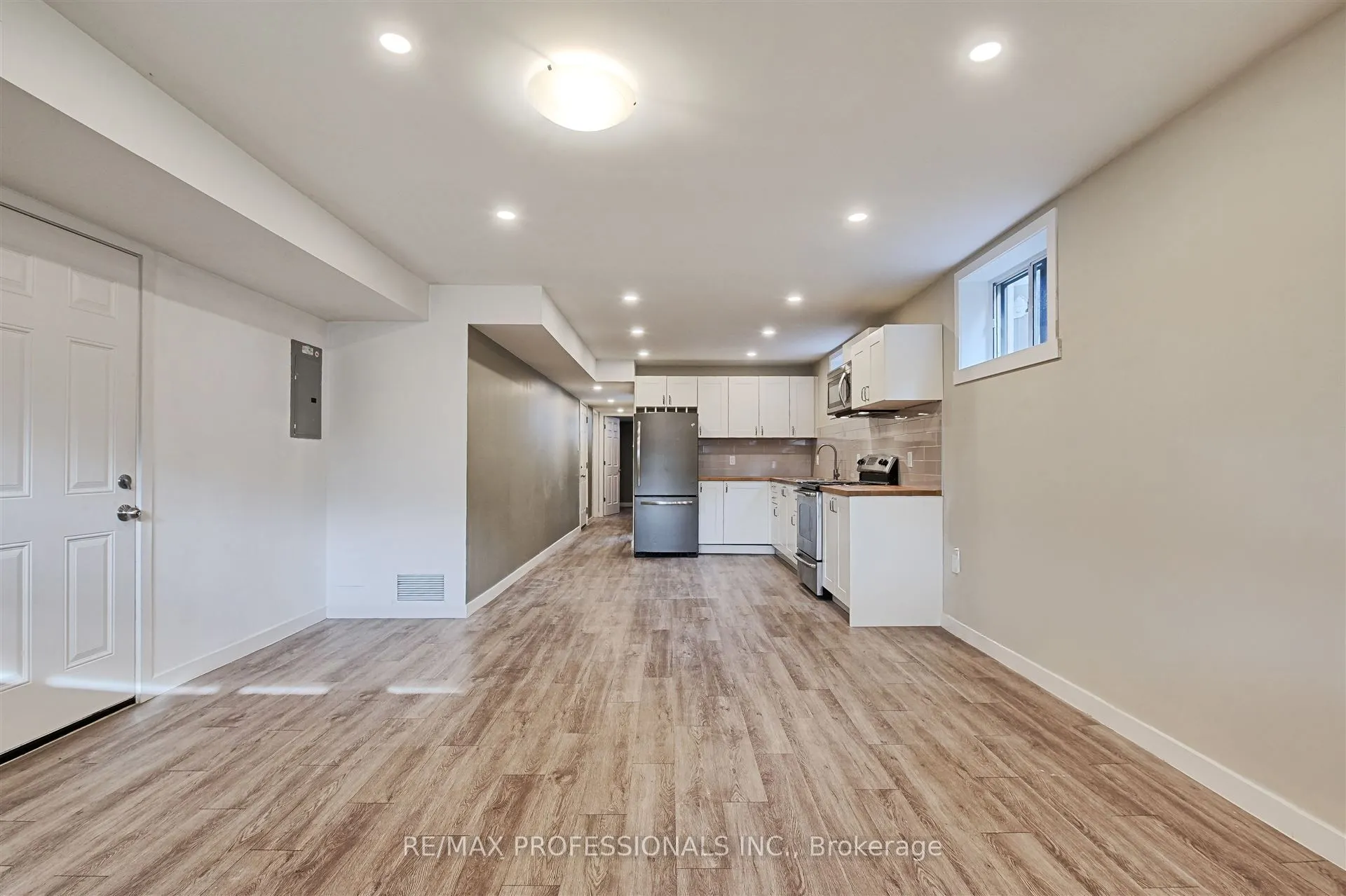 16 Muskoka Avenue