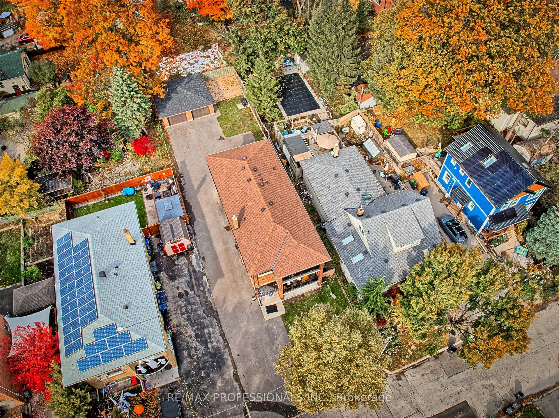 16 Muskoka Avenue