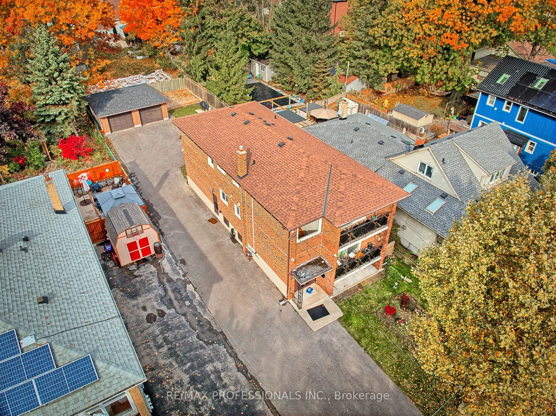 16 Muskoka Avenue